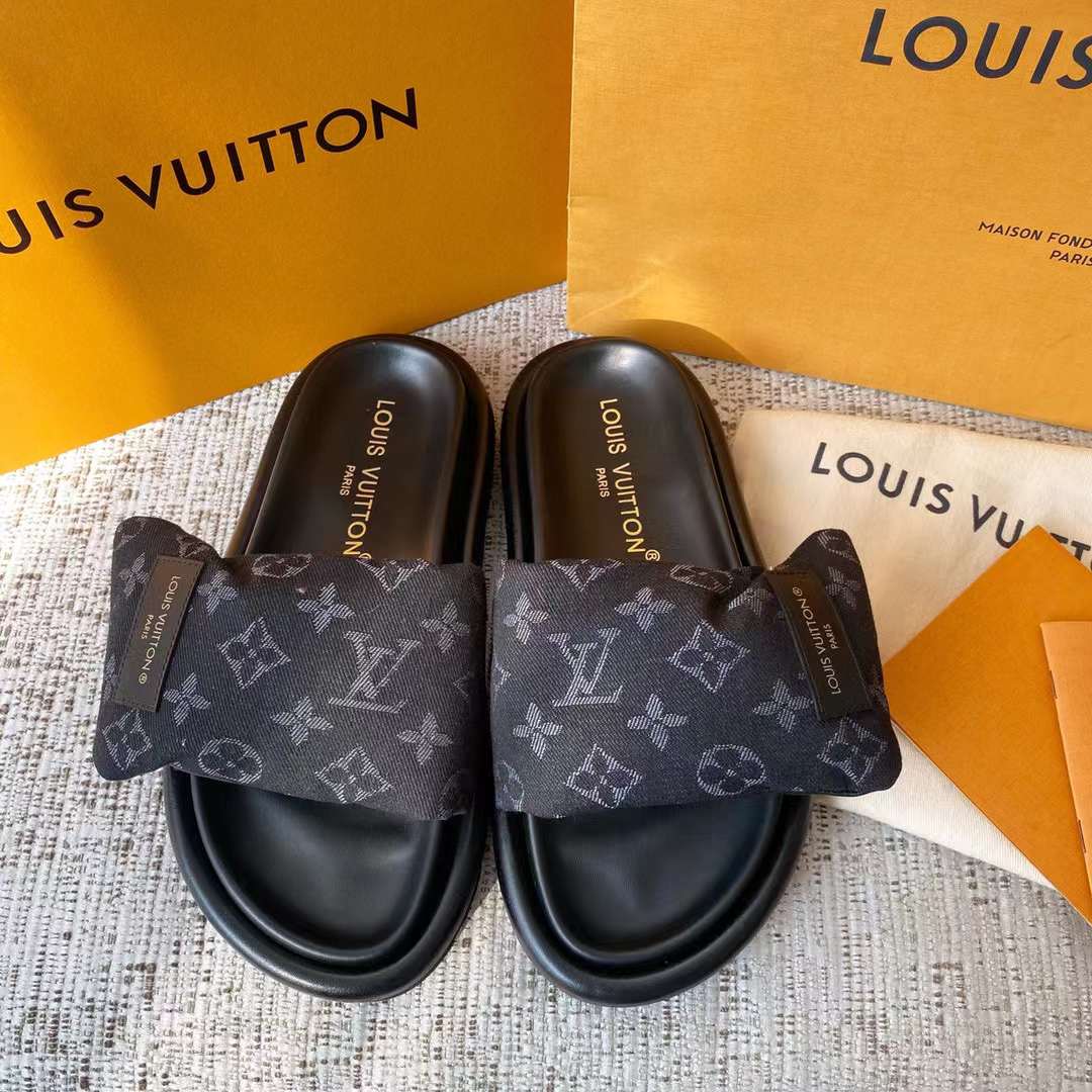 Louis Vuitton Pool Pillow Comfort slipper view 2