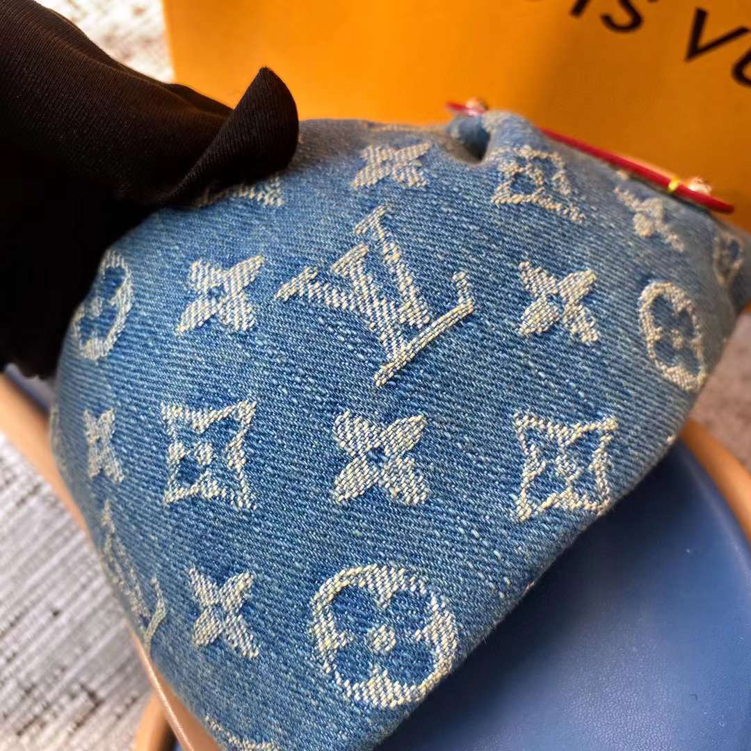 Louis Vuitton Pool Pillow Comfort slipper view 5