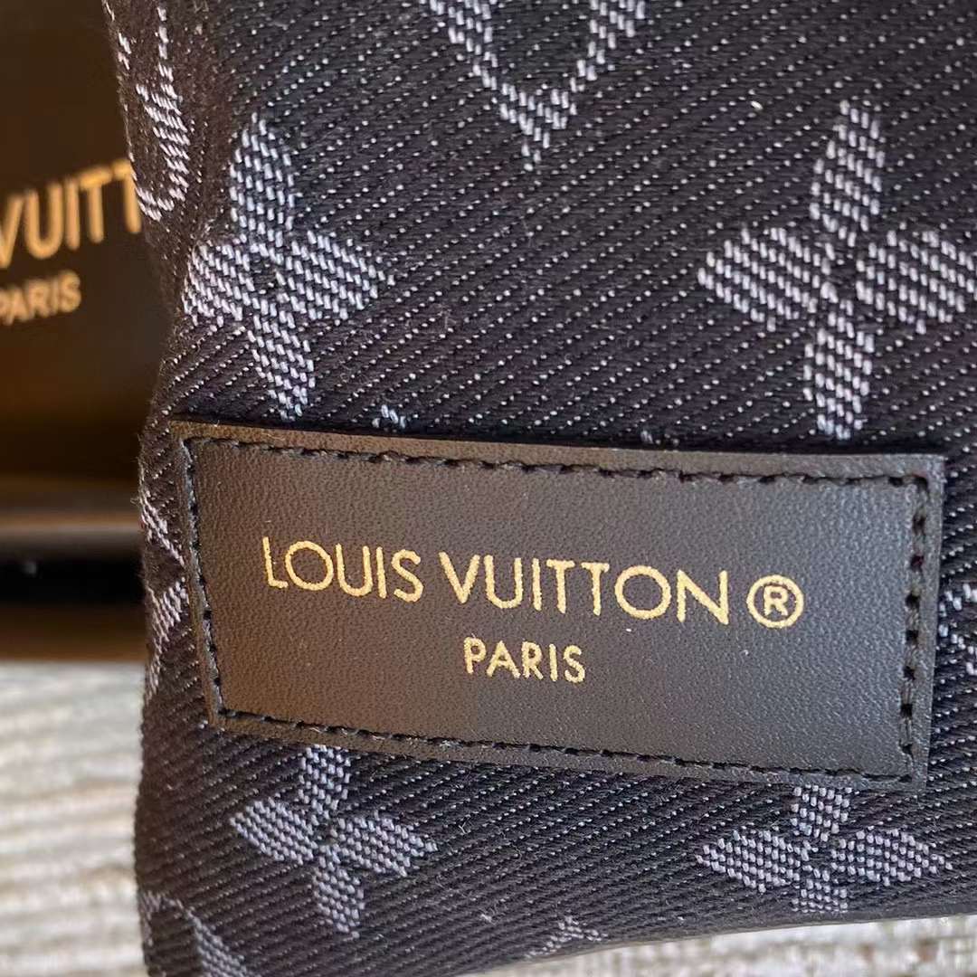 Louis Vuitton Pool Pillow Comfort slipper view 9