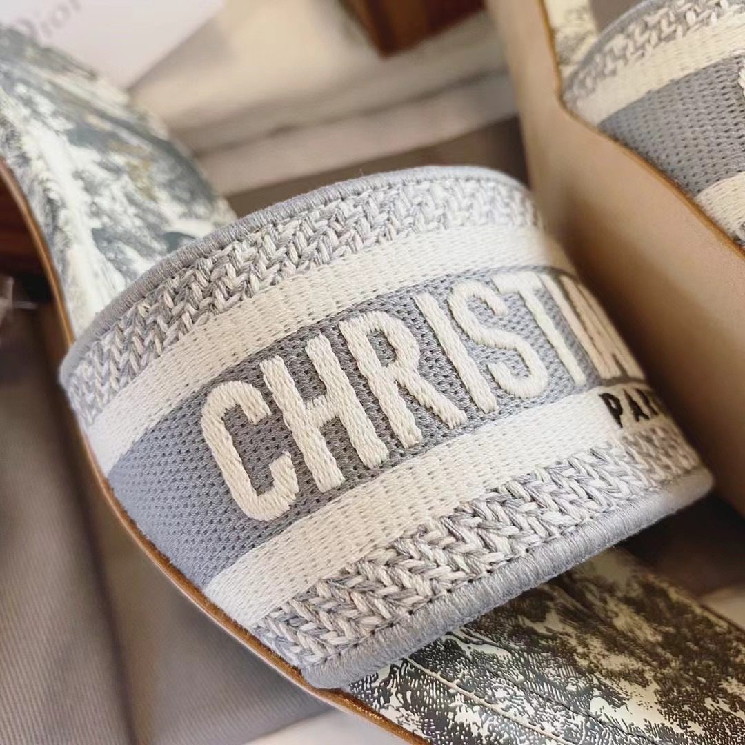 Dior DWAY Embroidered slippers view 3