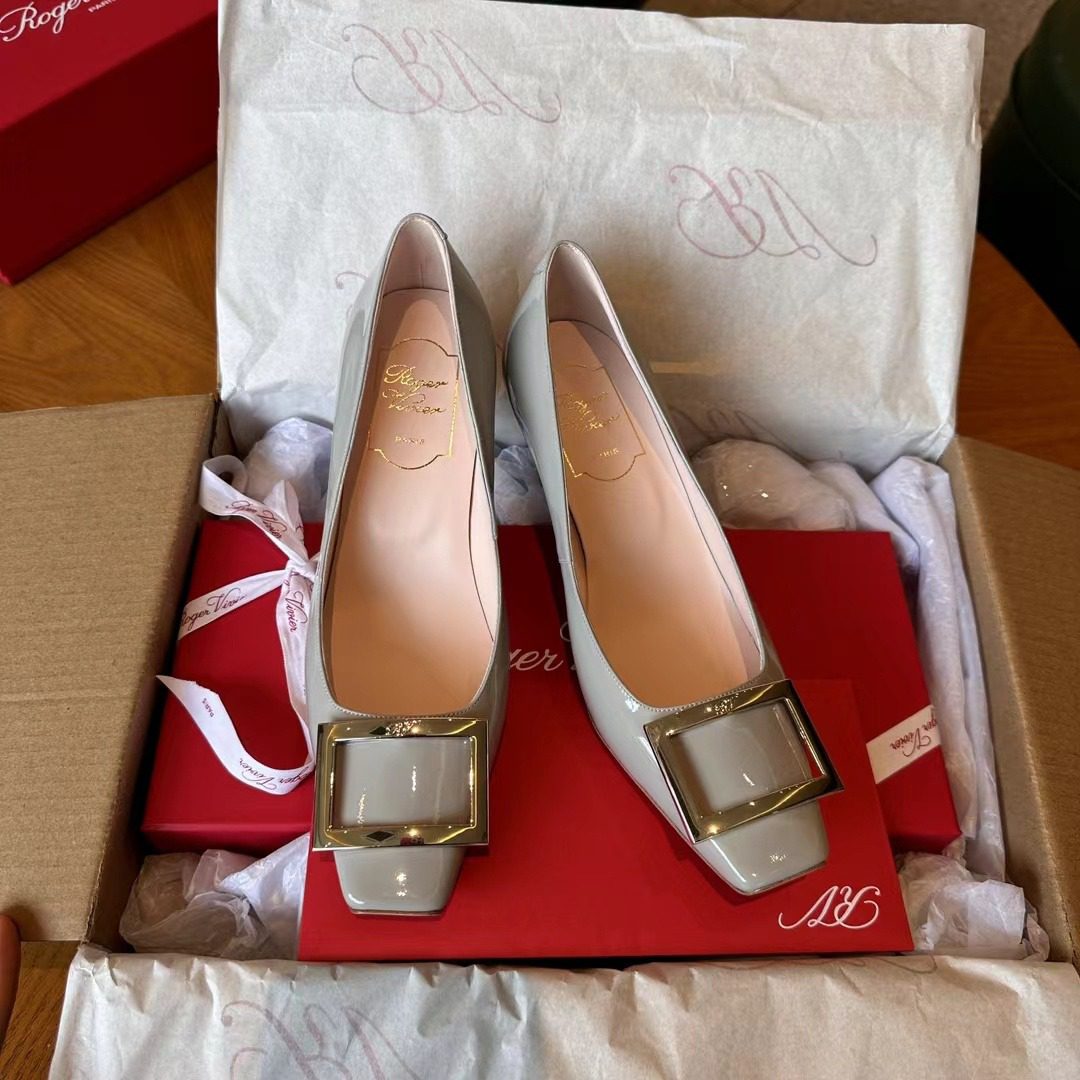Roger Vivier classics high-heeled shoes view 1