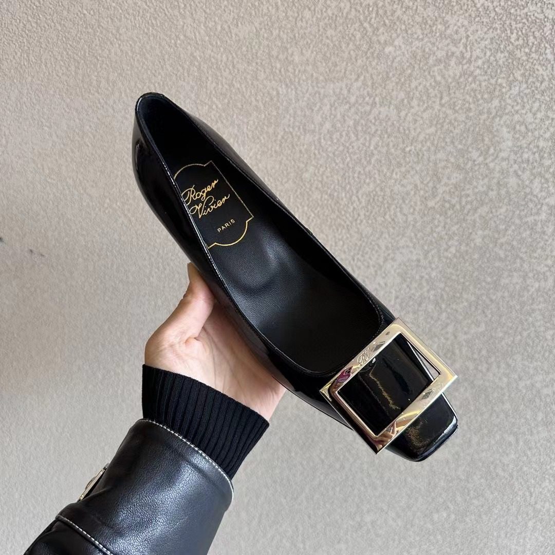 Roger Vivier classics high-heeled shoes view 2