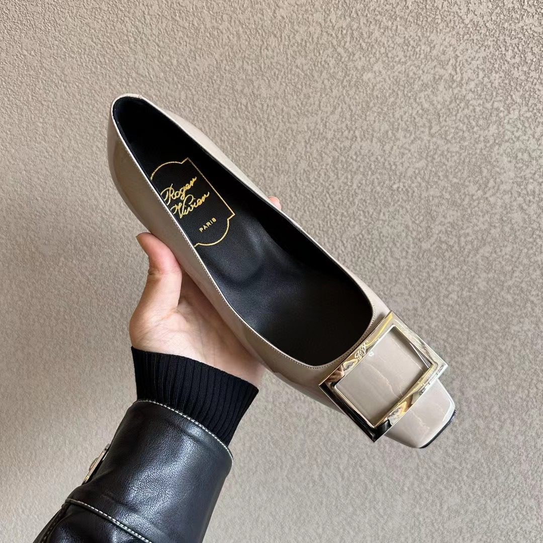 Roger Vivier classics high-heeled shoes view 3