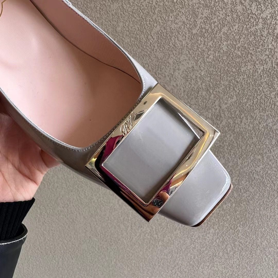 Roger Vivier classics high-heeled shoes view 7