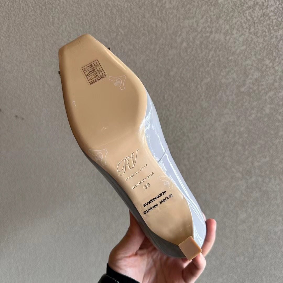 Roger Vivier classics high-heeled shoes view 9