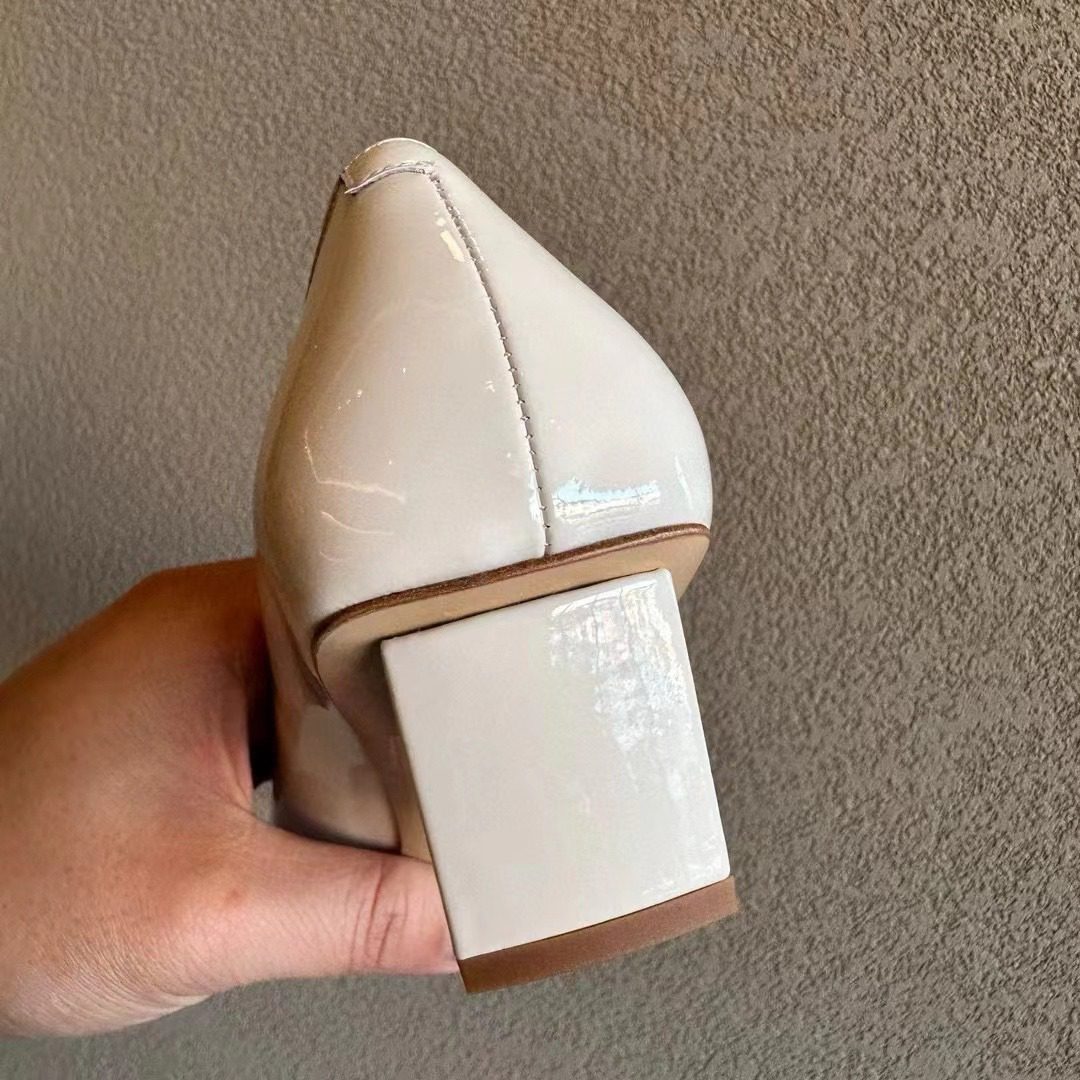 Roger Vivier classics high-heeled shoes view 10