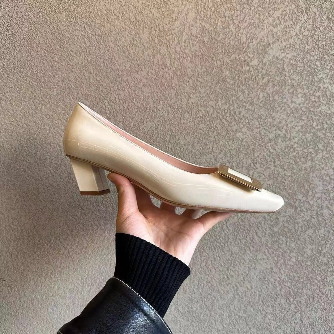 Roger Vivier classics high-heeled shoes view 11