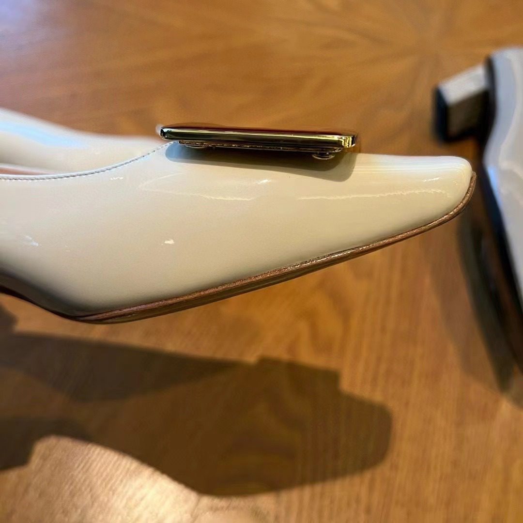 Roger Vivier classics high-heeled shoes view 12