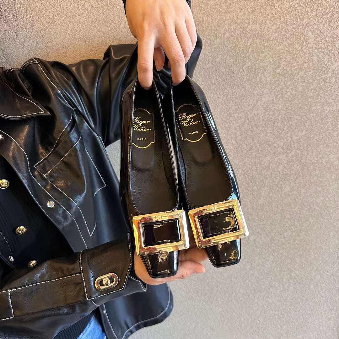 Roger Vivier classics high-heeled shoes view 3