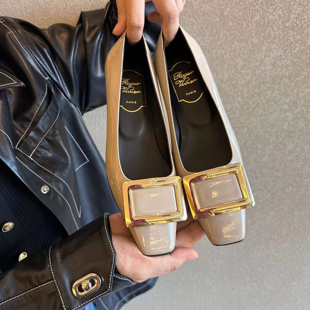Roger Vivier classics high-heeled shoes view 4