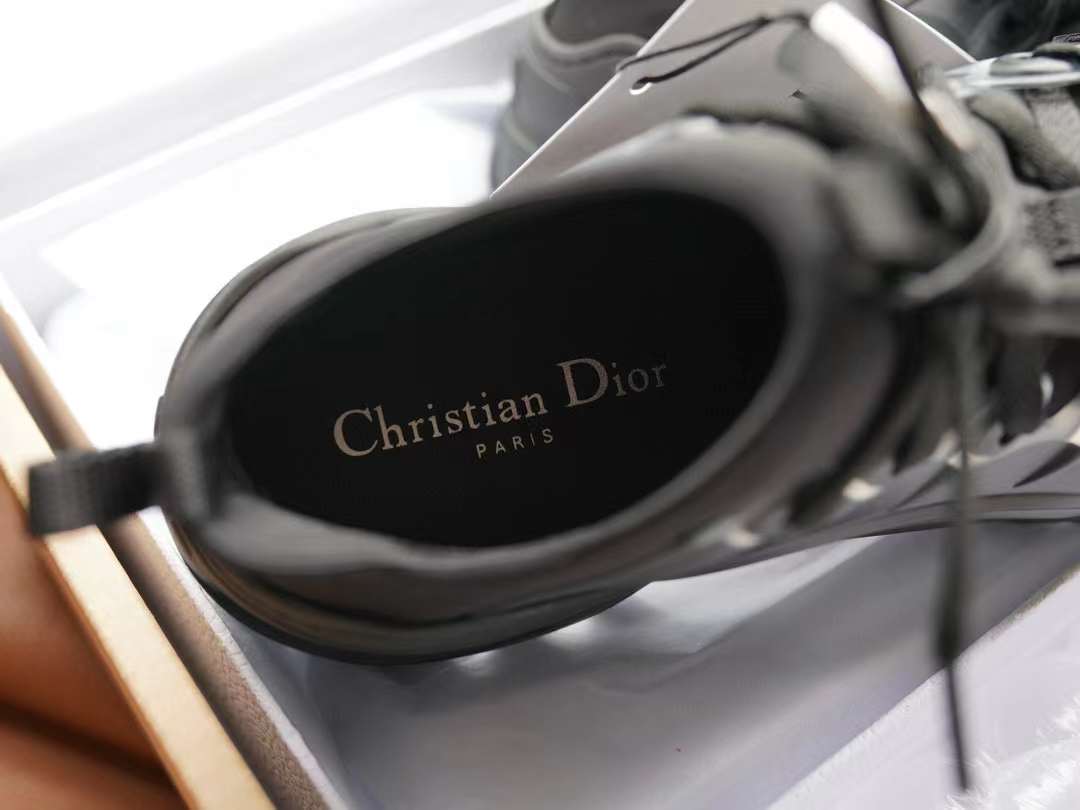 Dior Sneakers view 3