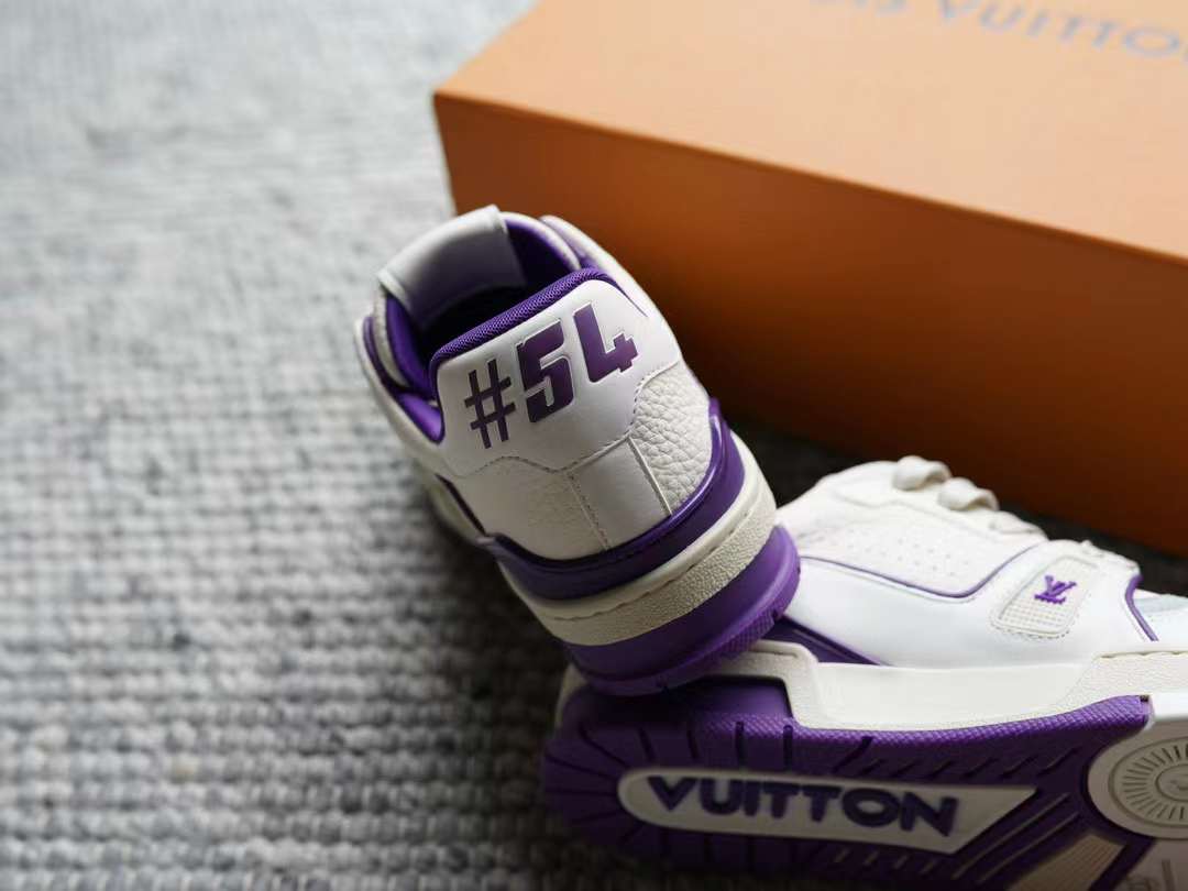 Louis Vuitton Trainer 24 view 4
