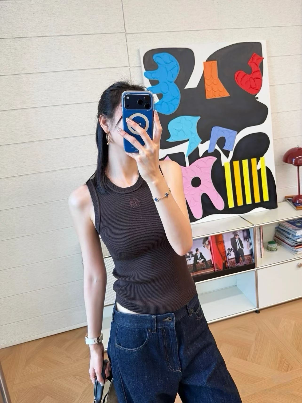 Loewe Vest view 1