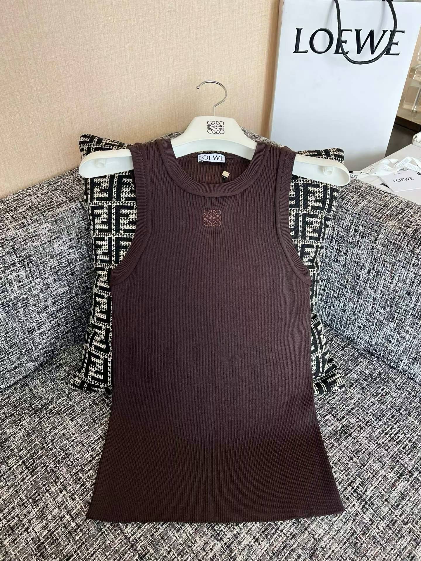 Loewe Vest view 2