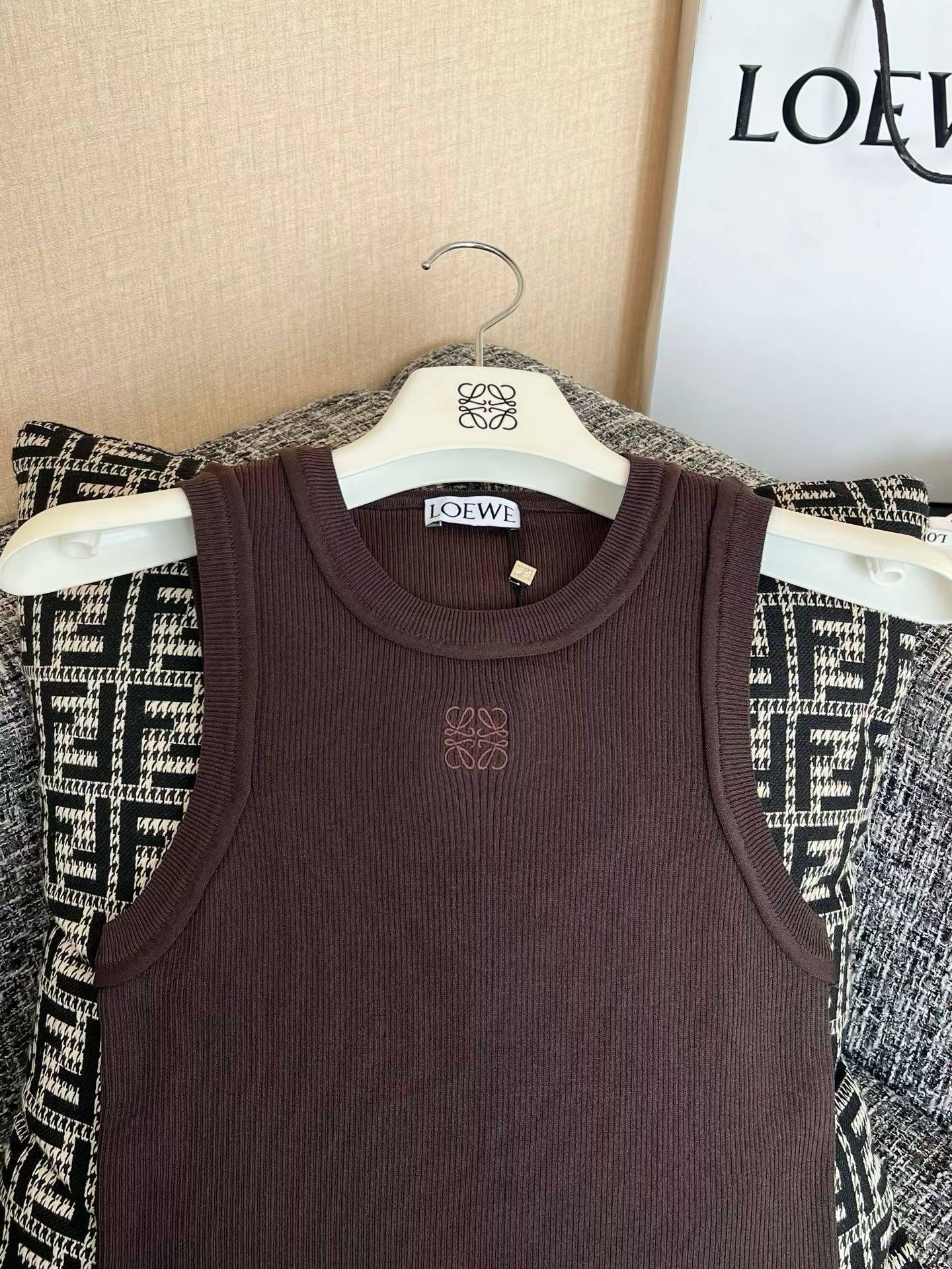 Loewe Vest view 3