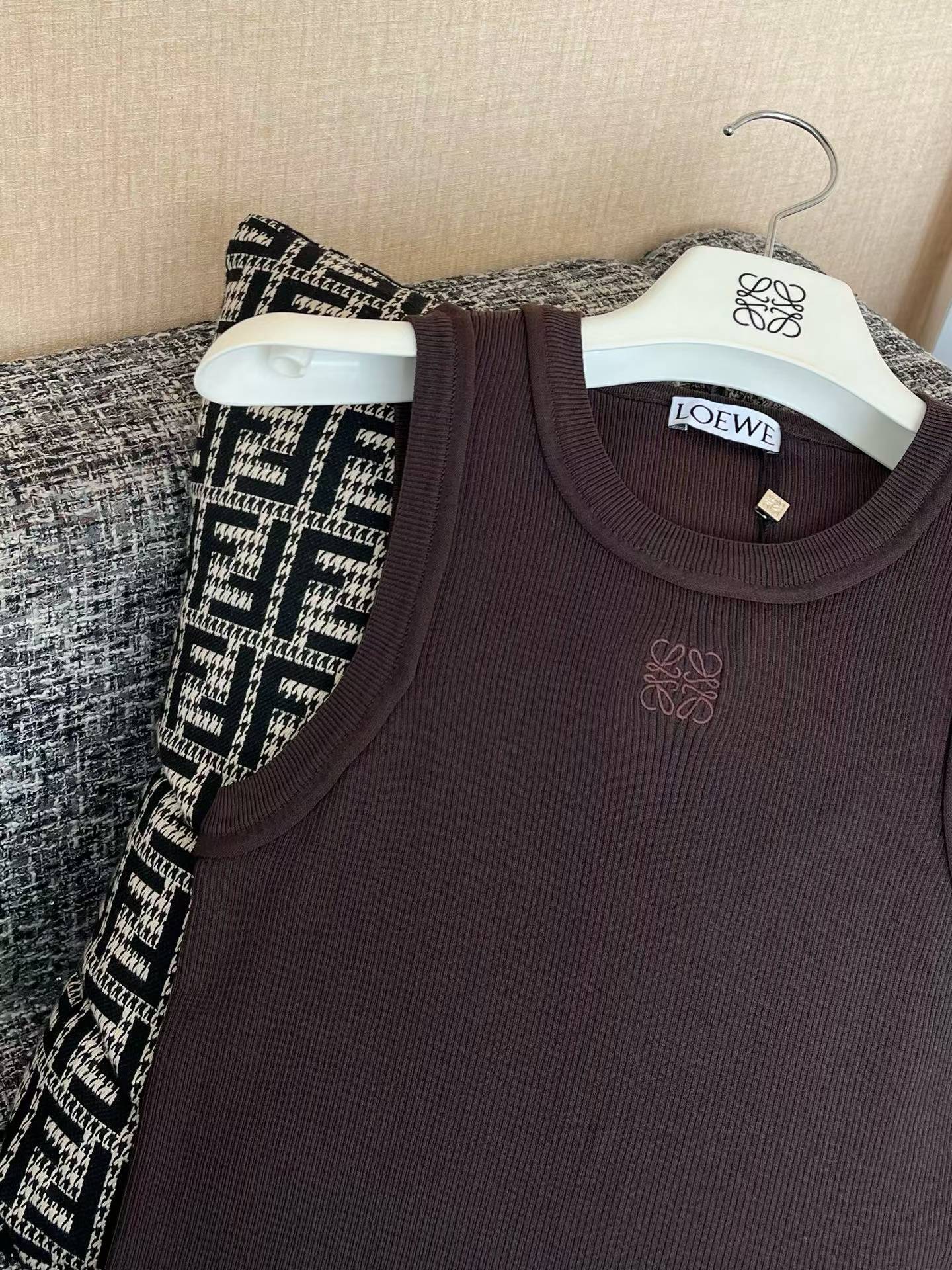 Loewe Vest view 5