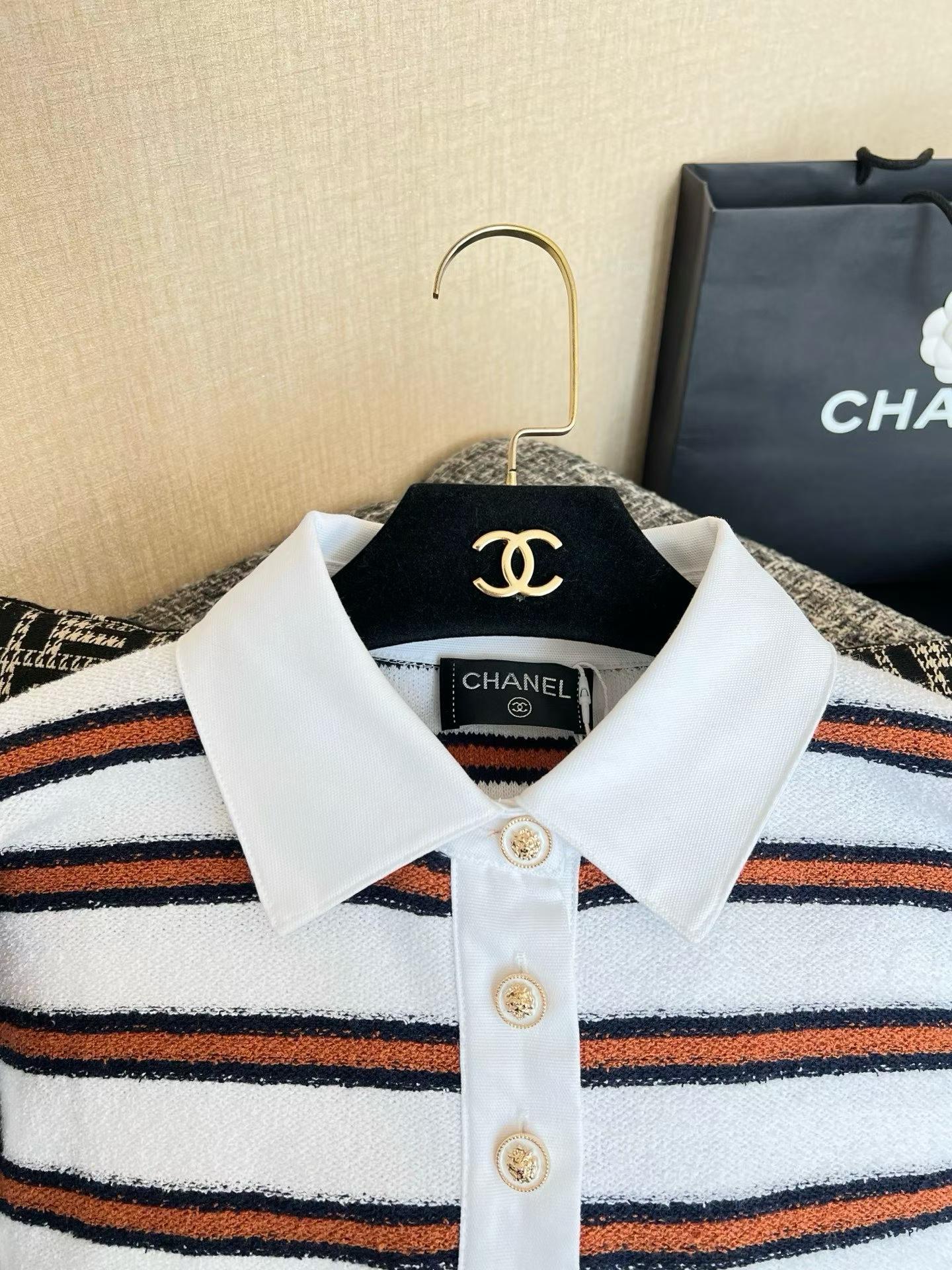 Chanel Knitted short-sleeved shirt view 3