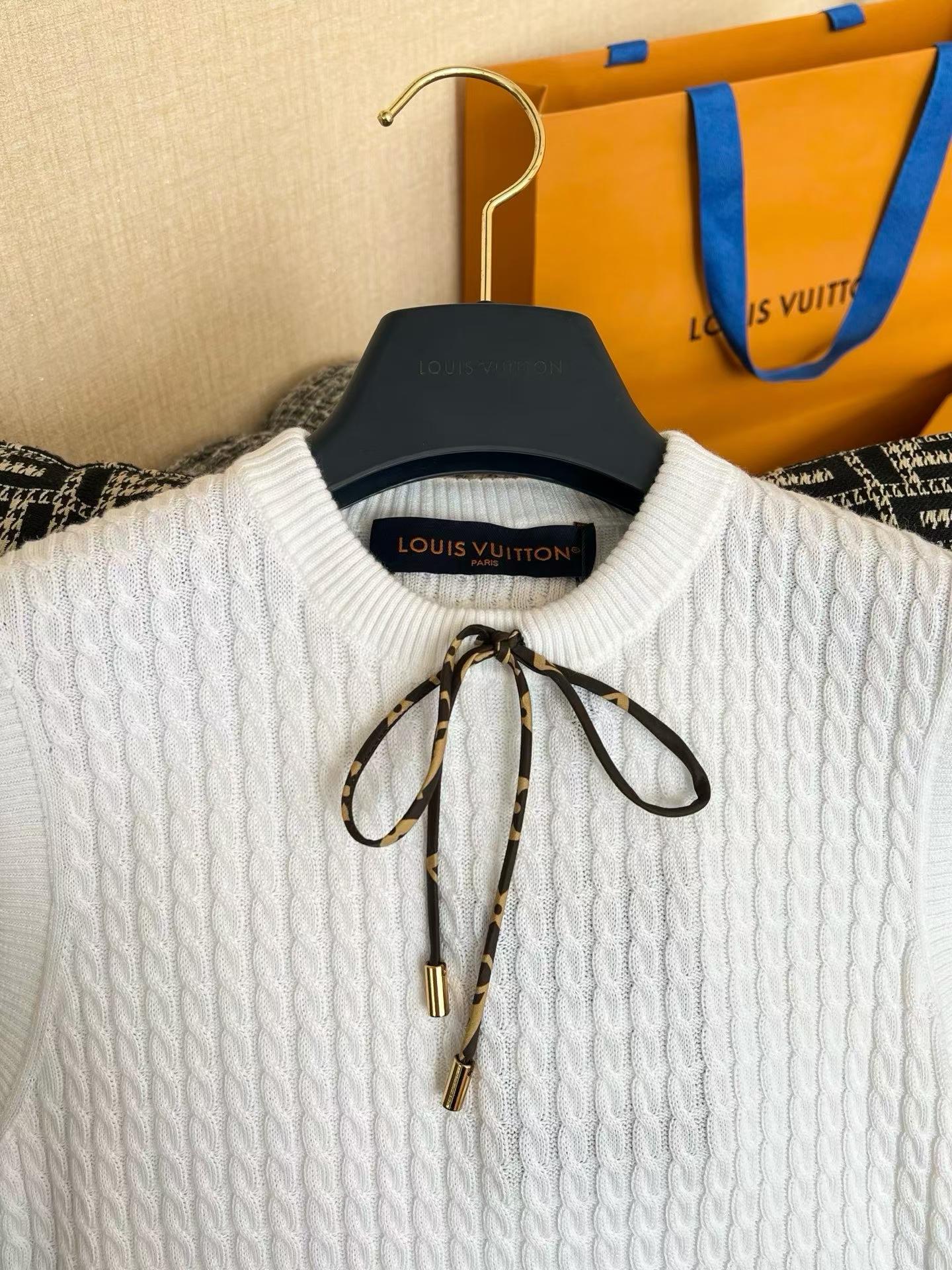 Louis Vuitton Knitted set view 3