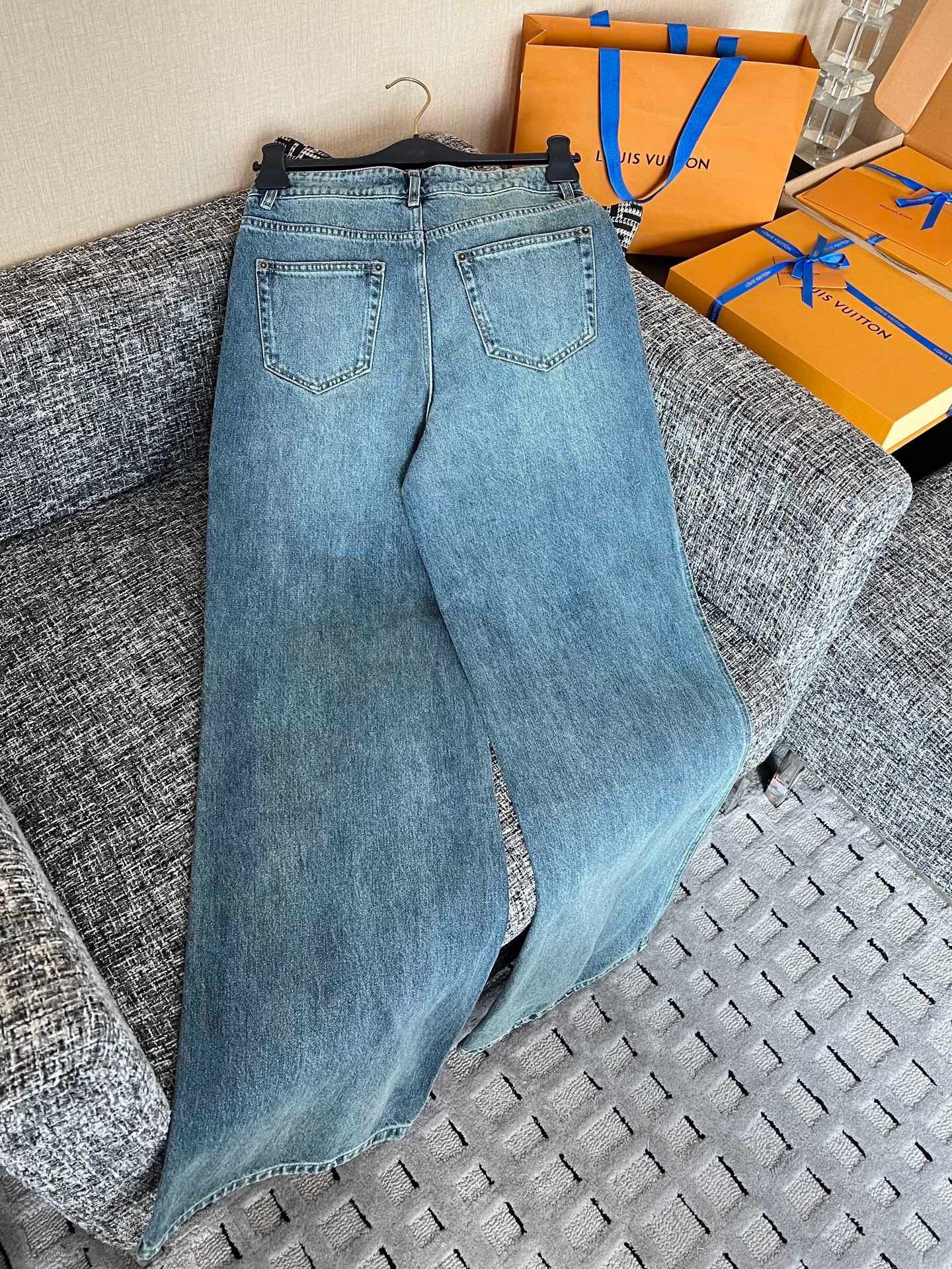 Louis Vuitton Jeans view 10