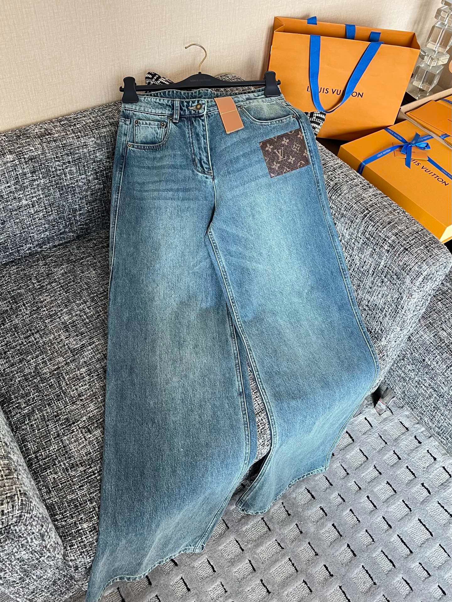 Louis Vuitton Jeans view 2