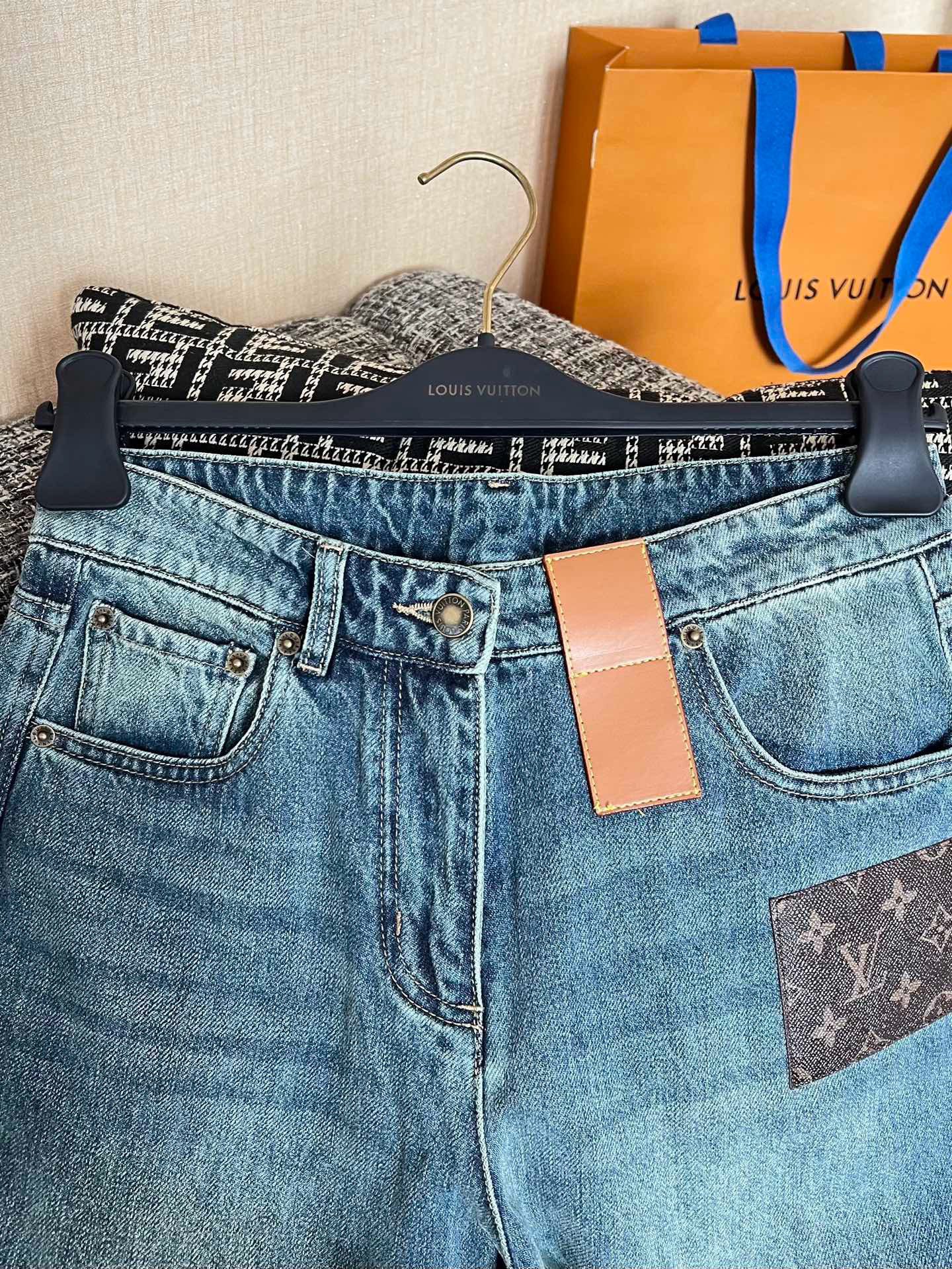 Louis Vuitton Jeans view 3