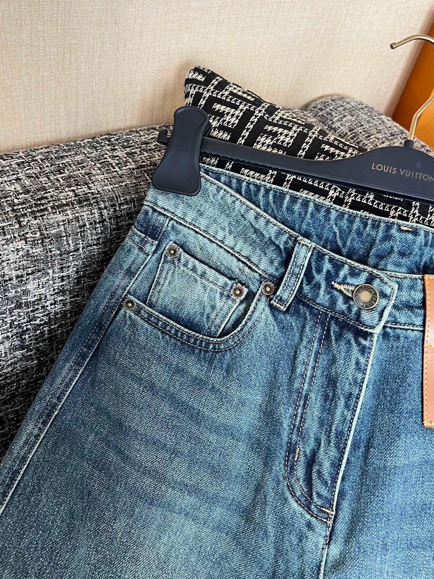 Louis Vuitton Jeans view 4