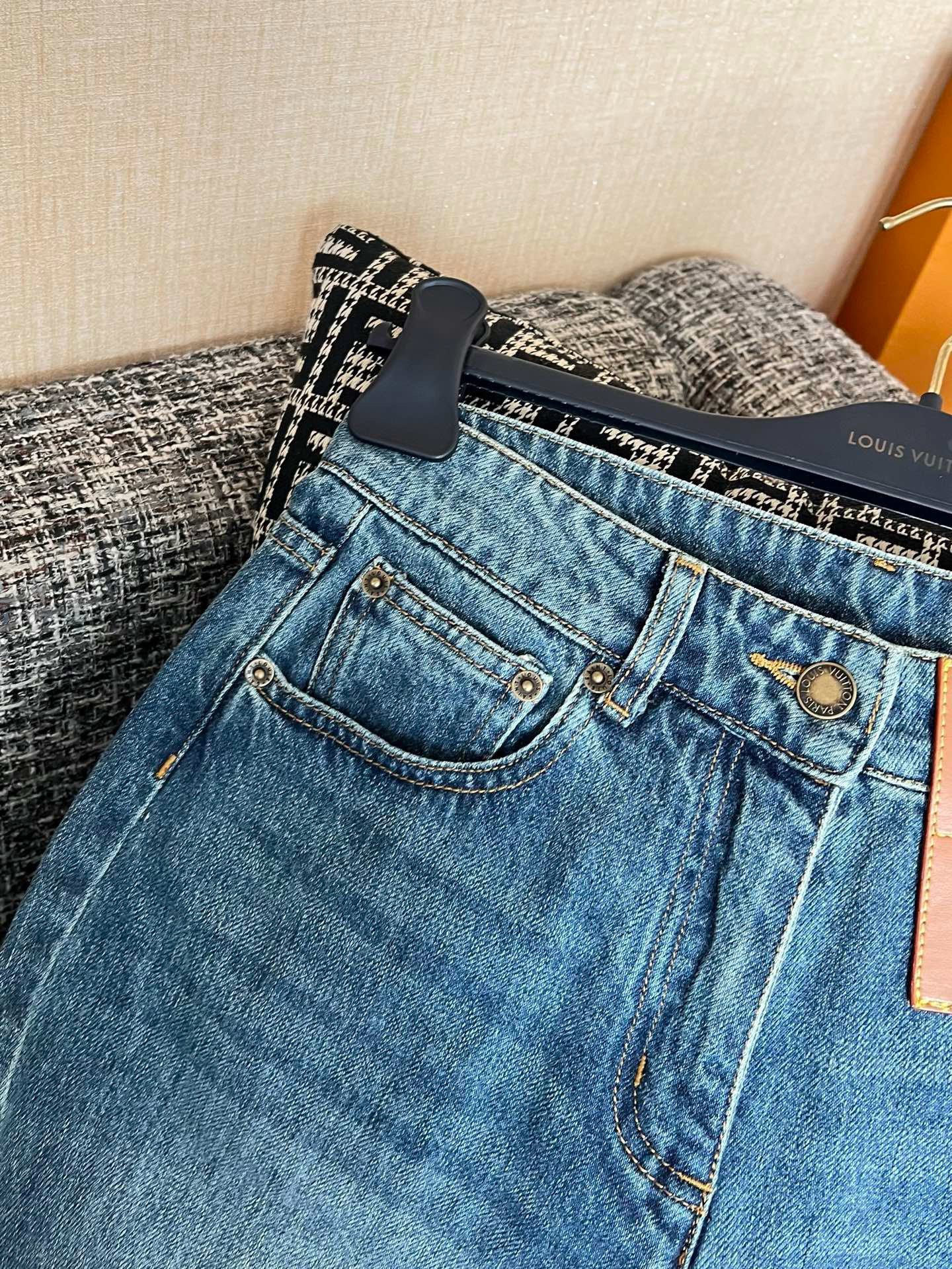 Louis Vuitton Jeans view 4