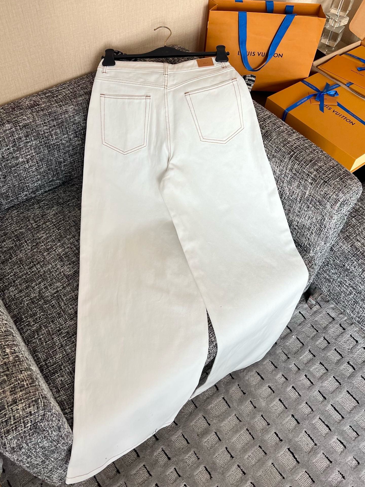 Louis Vuitton Jeans view 10