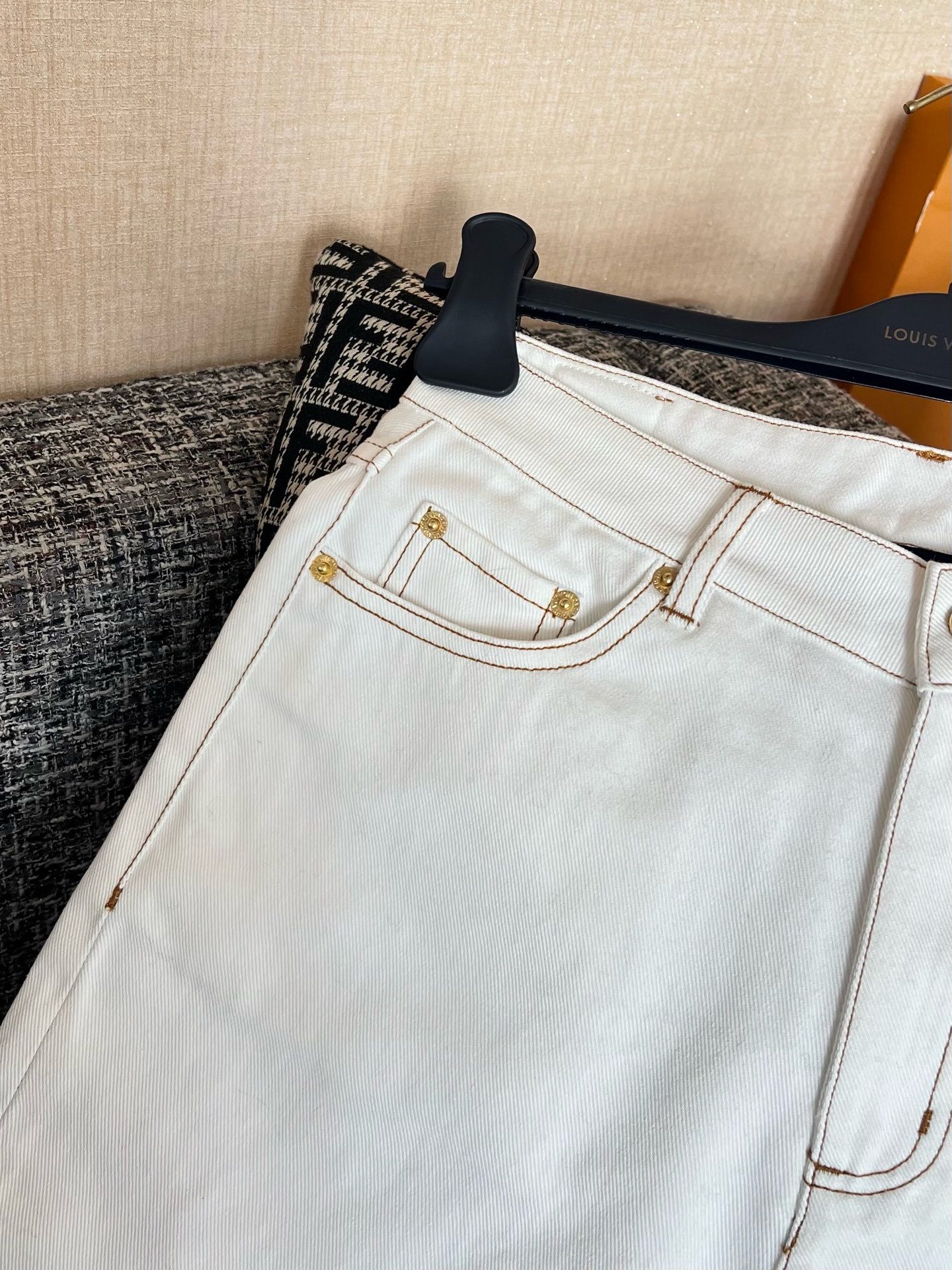 Louis Vuitton Jeans view 4