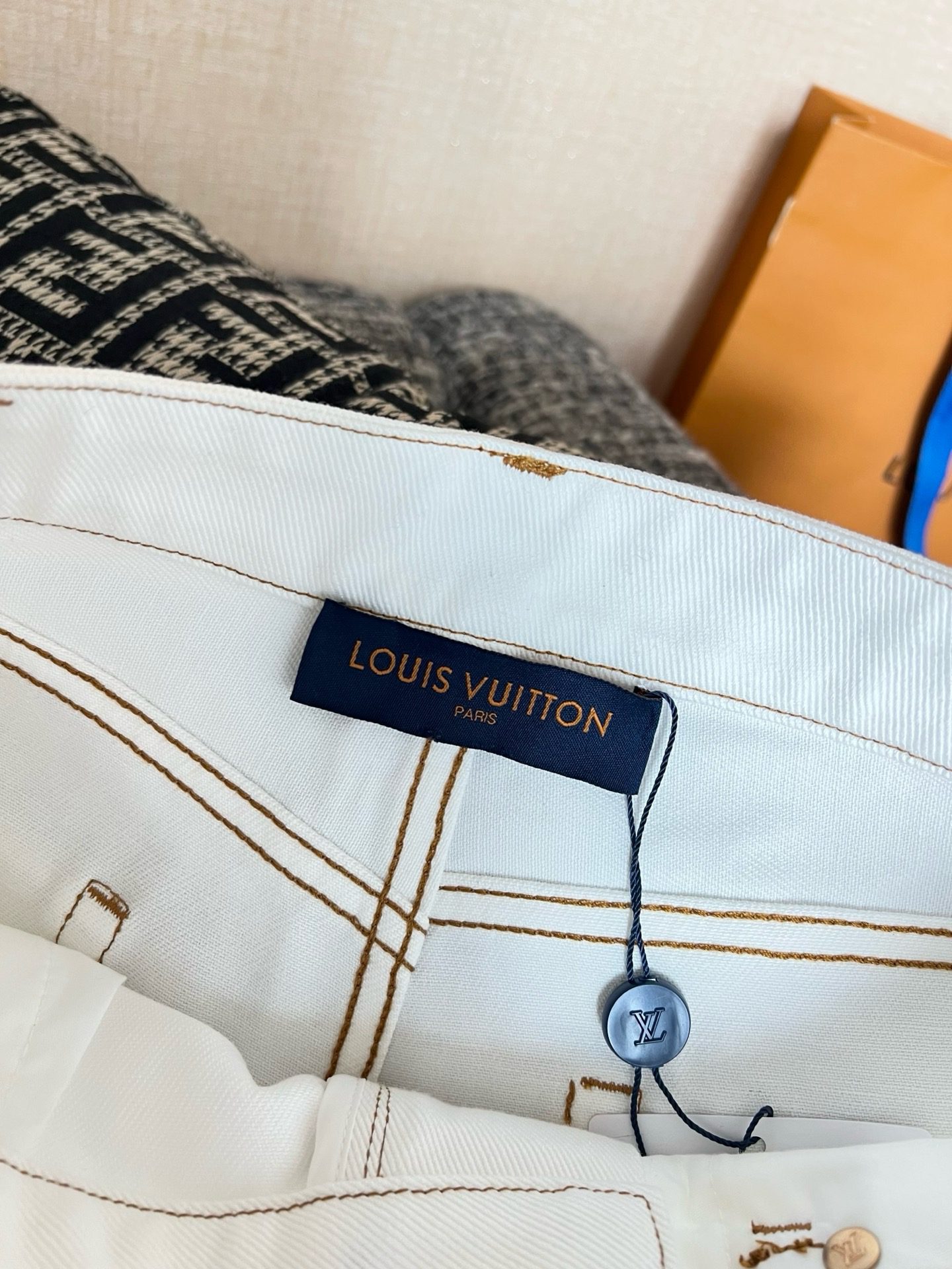 Louis Vuitton Jeans view 6