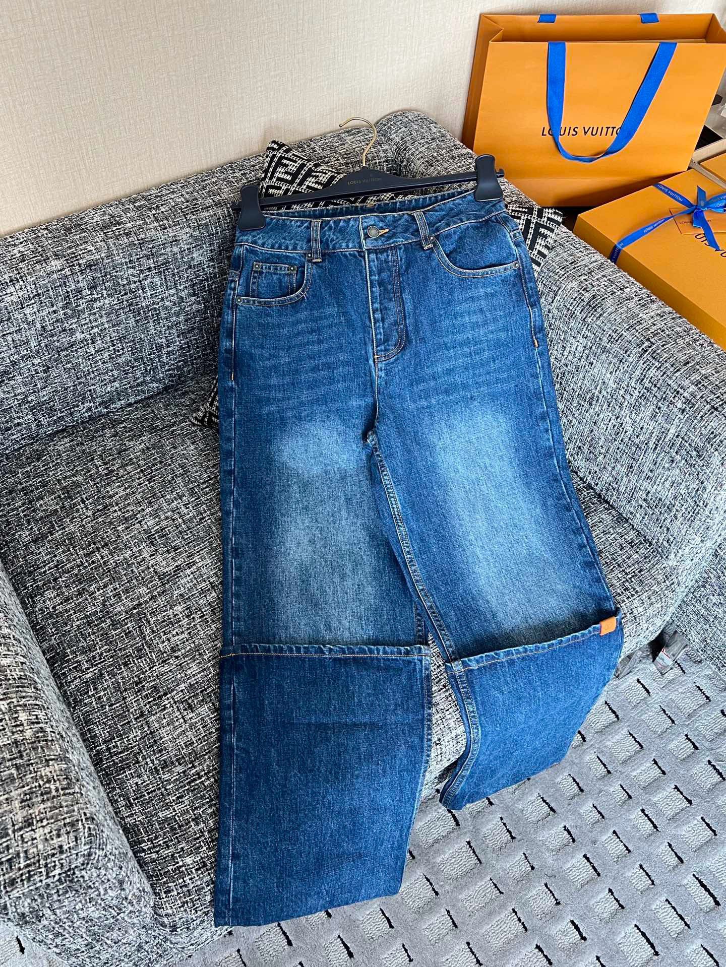 Louis Vuitton Jeans view 2