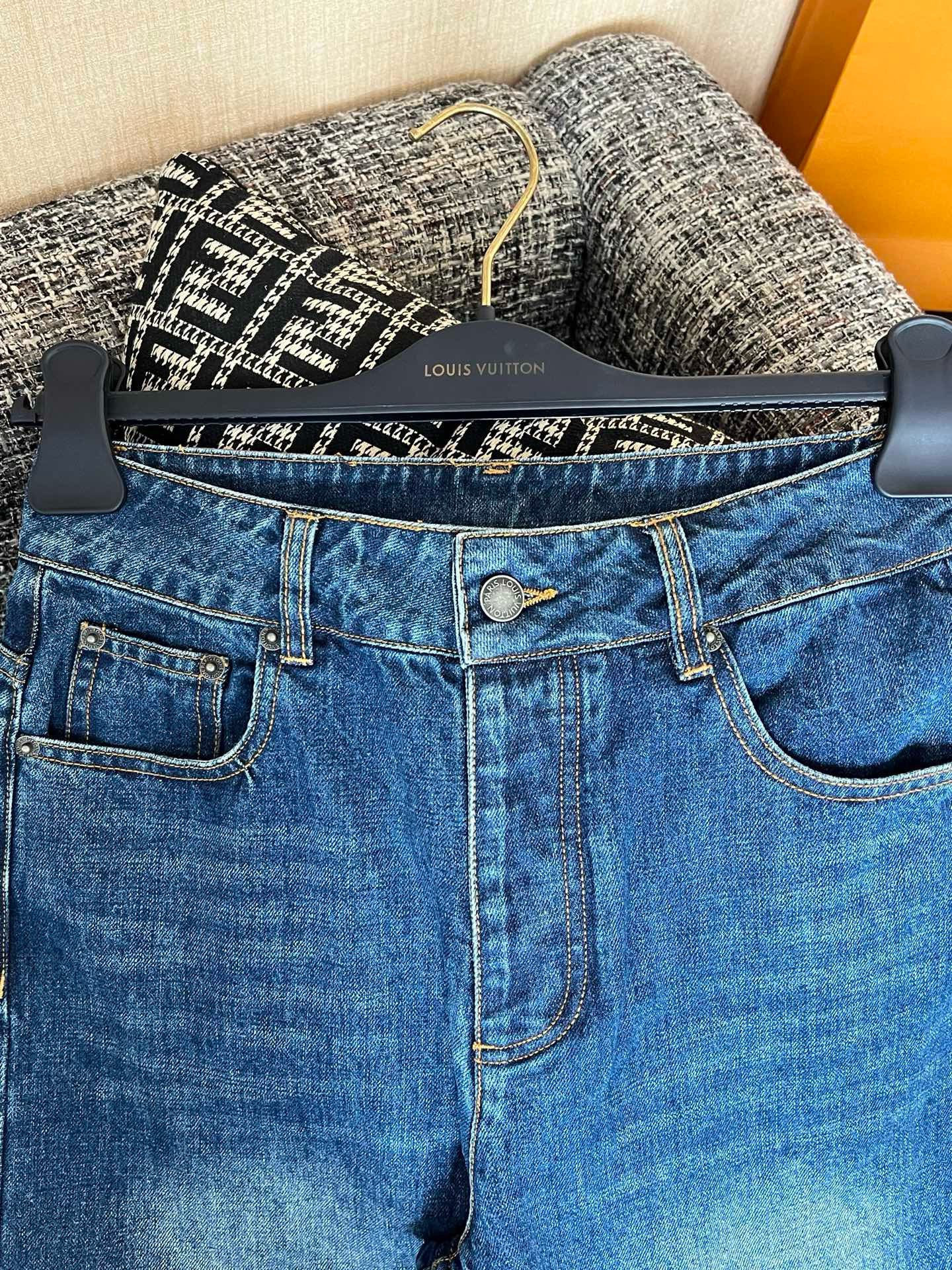Louis Vuitton Jeans view 3