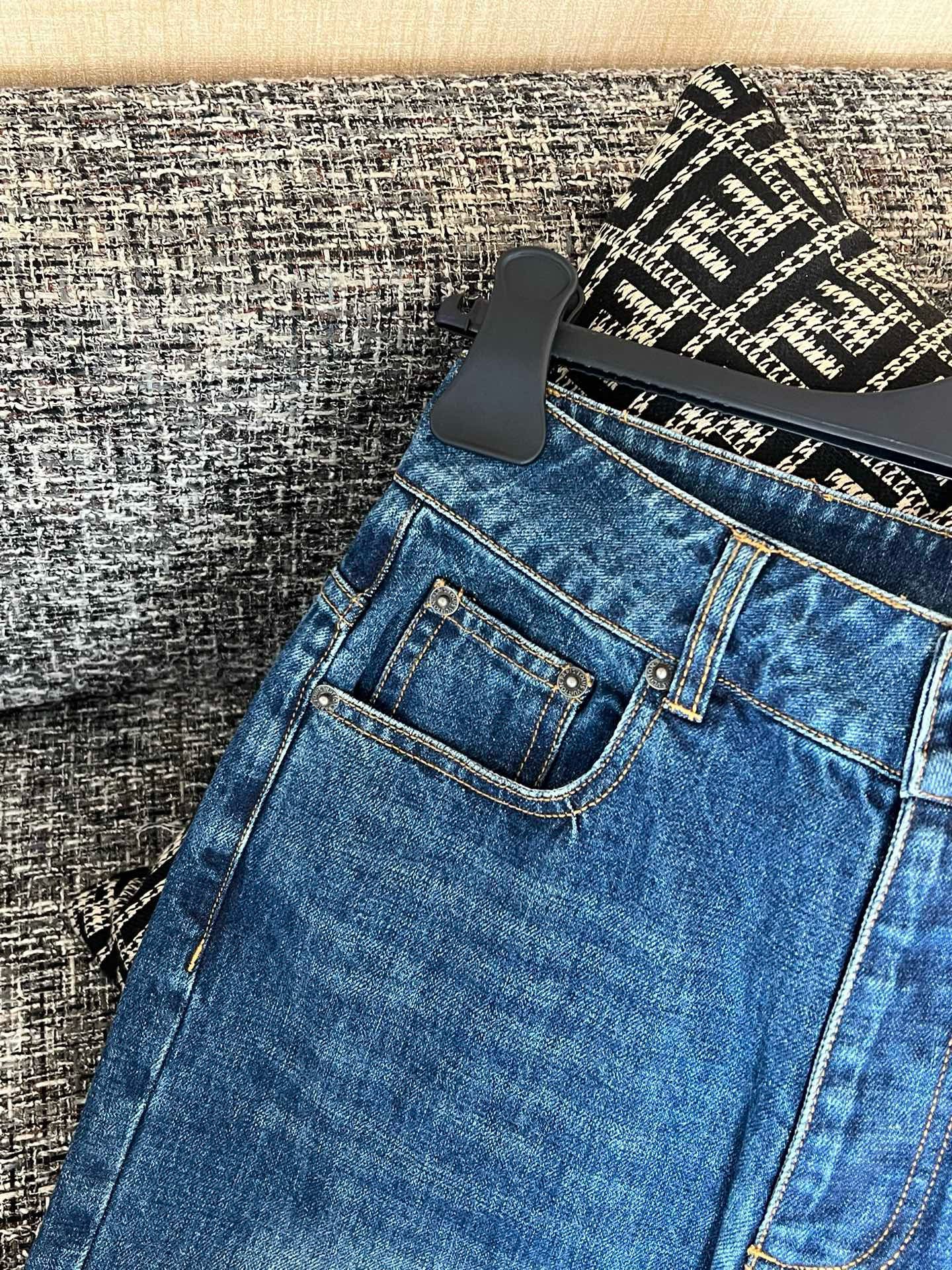 Louis Vuitton Jeans view 4