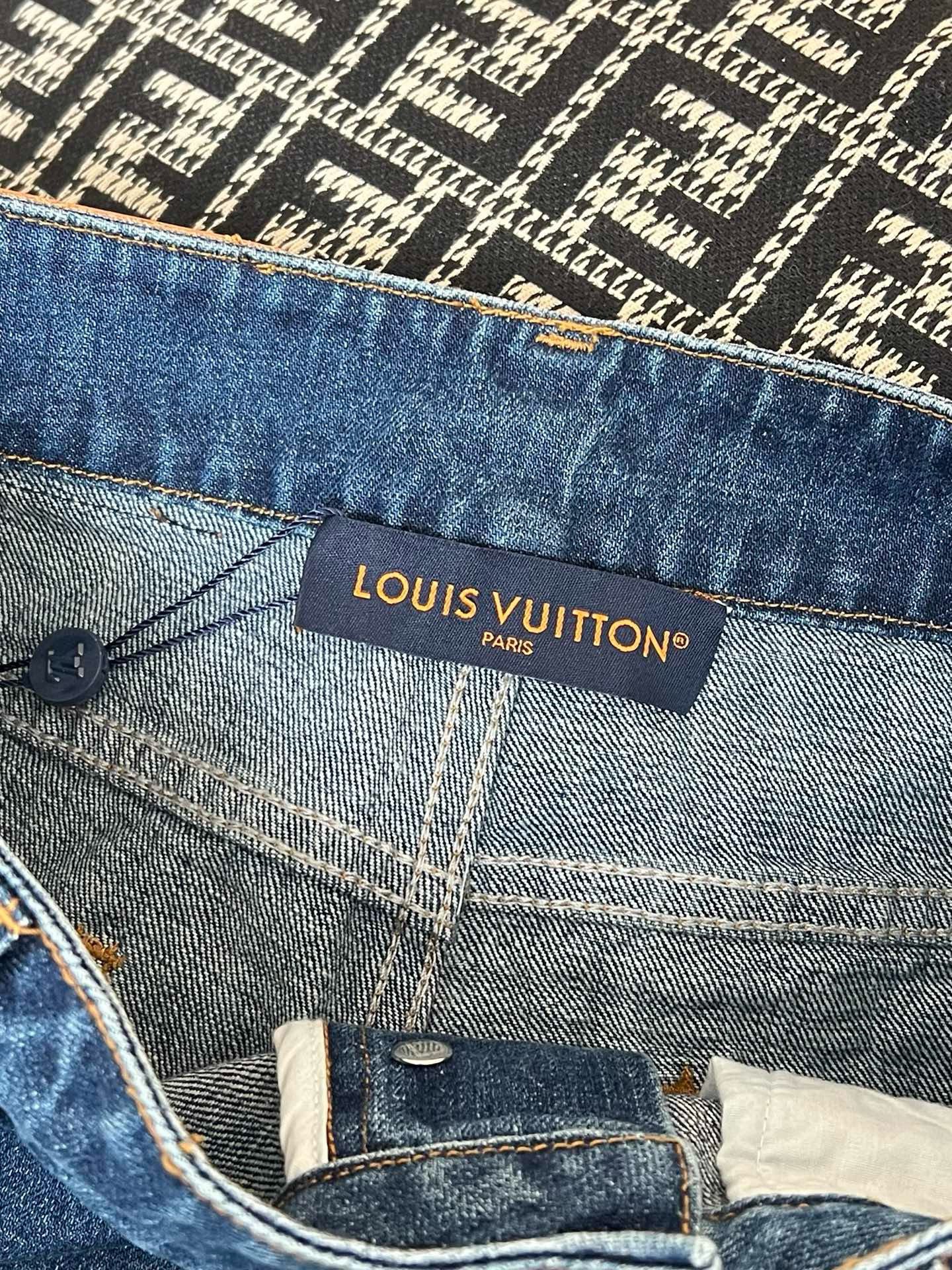 Louis Vuitton Jeans view 6