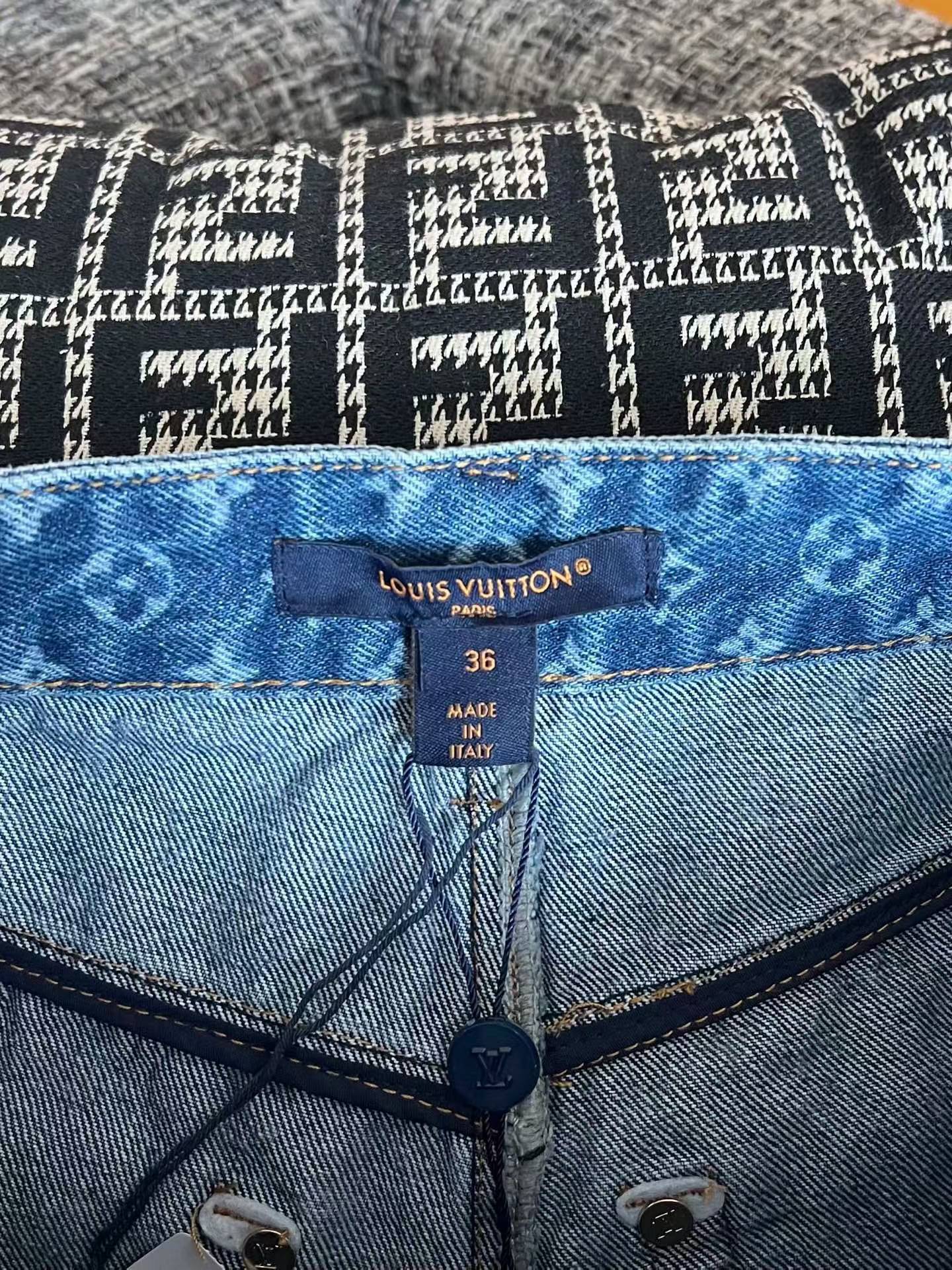Louis Vuitton Denim shorts view 5