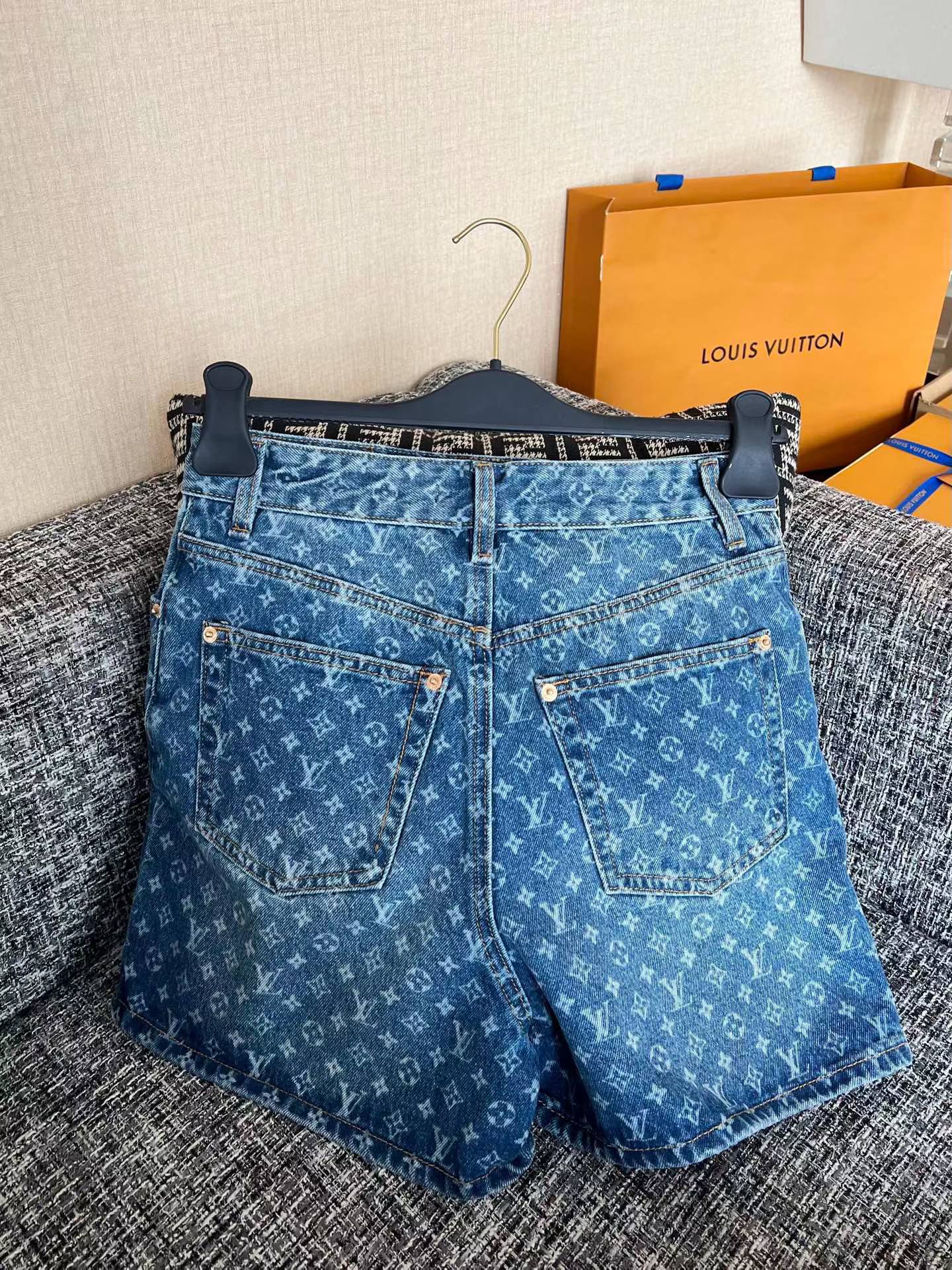 Louis Vuitton Denim shorts view 8