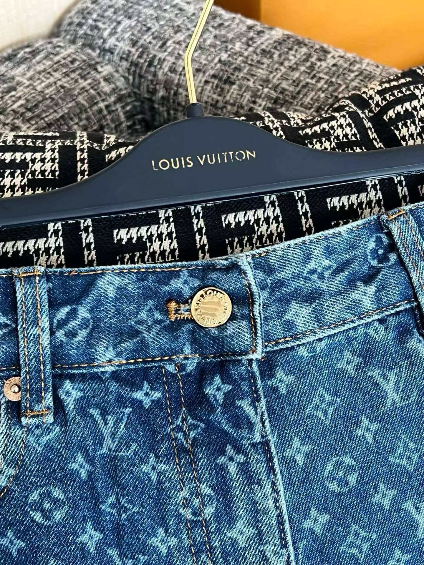 Louis Vuitton Denim shorts view 9