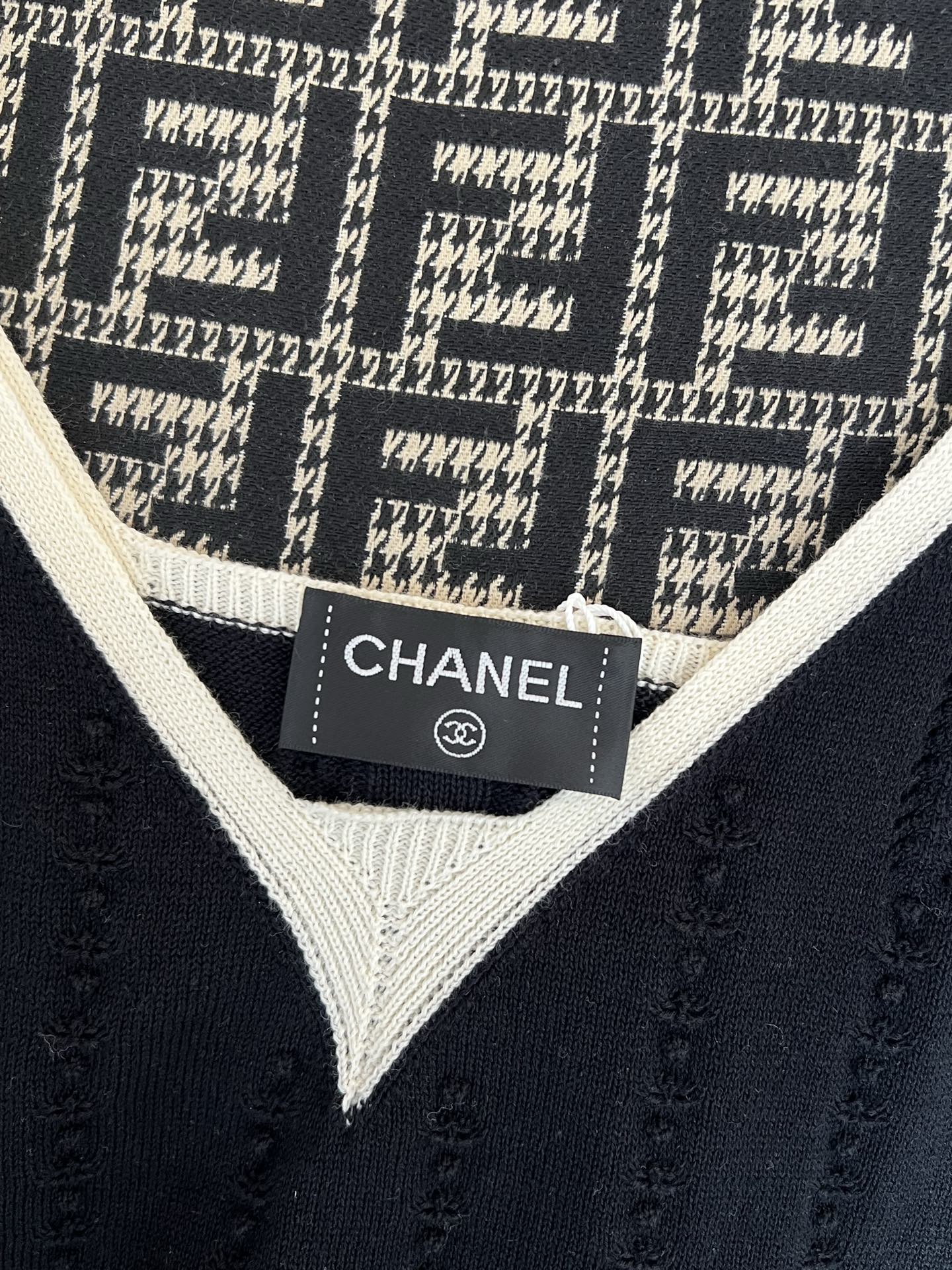 Chanel Vest view 14
