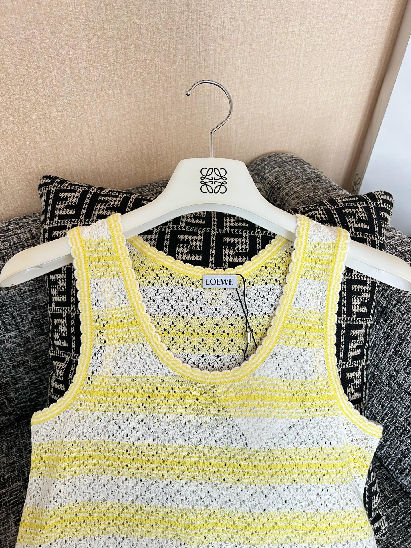 Loewe Vest view 3
