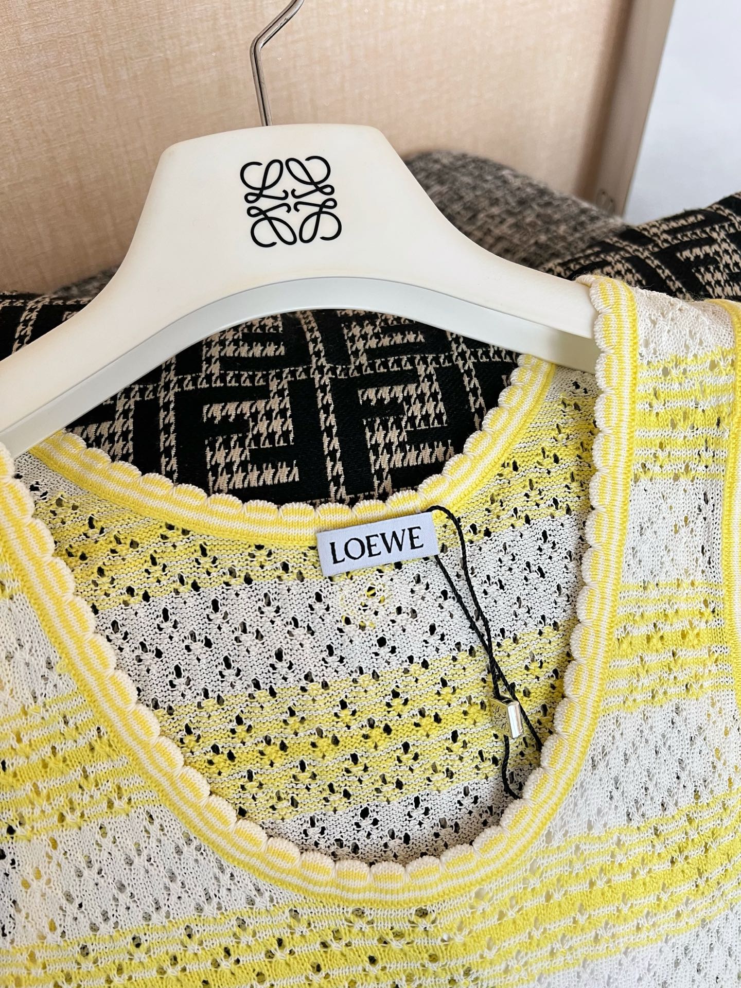 Loewe Vest view 5
