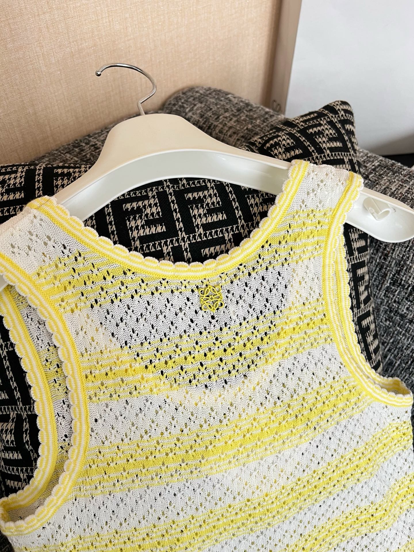 Loewe Vest view 7
