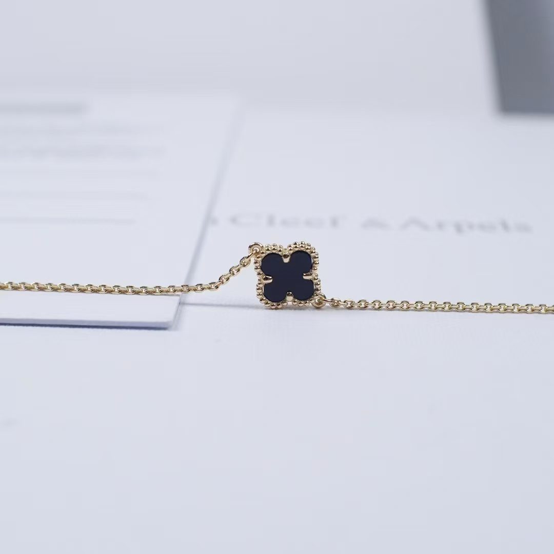 Van Cleef & Arpels Bracelet view 11