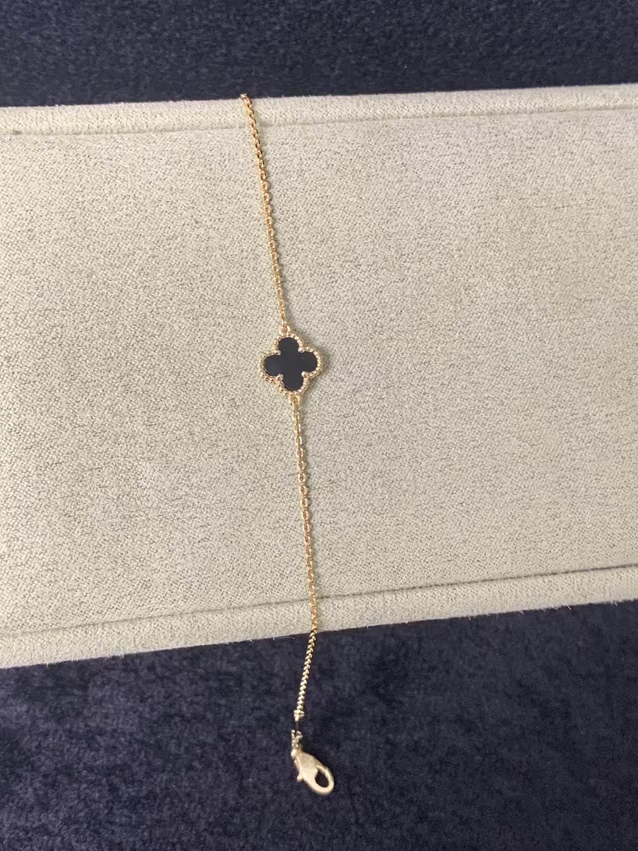 Van Cleef & Arpels Bracelet view 4
