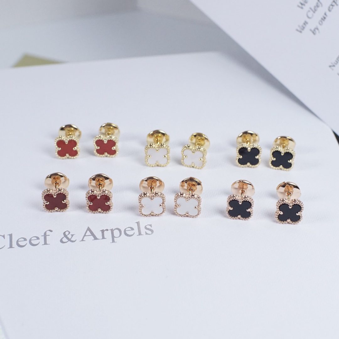 Van Cleef & Arpels Earrings view 2
