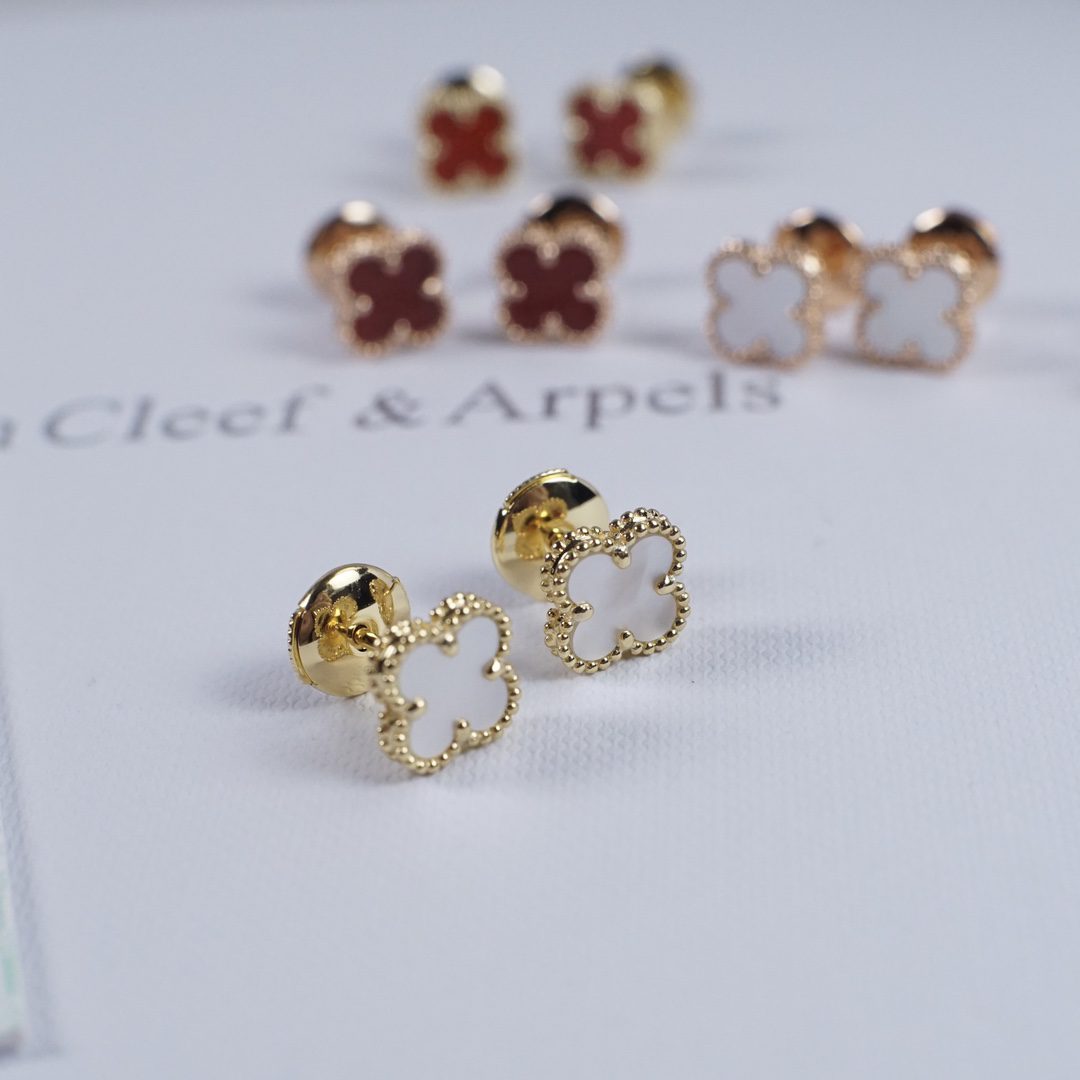 Van Cleef & Arpels Earrings view 3