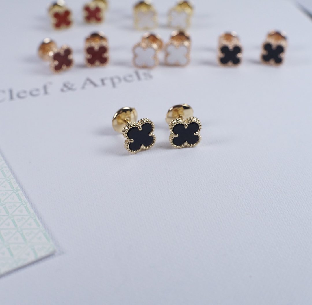 Van Cleef & Arpels Earrings view 6