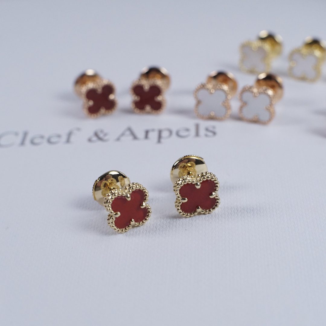 Van Cleef & Arpels Earrings view 7