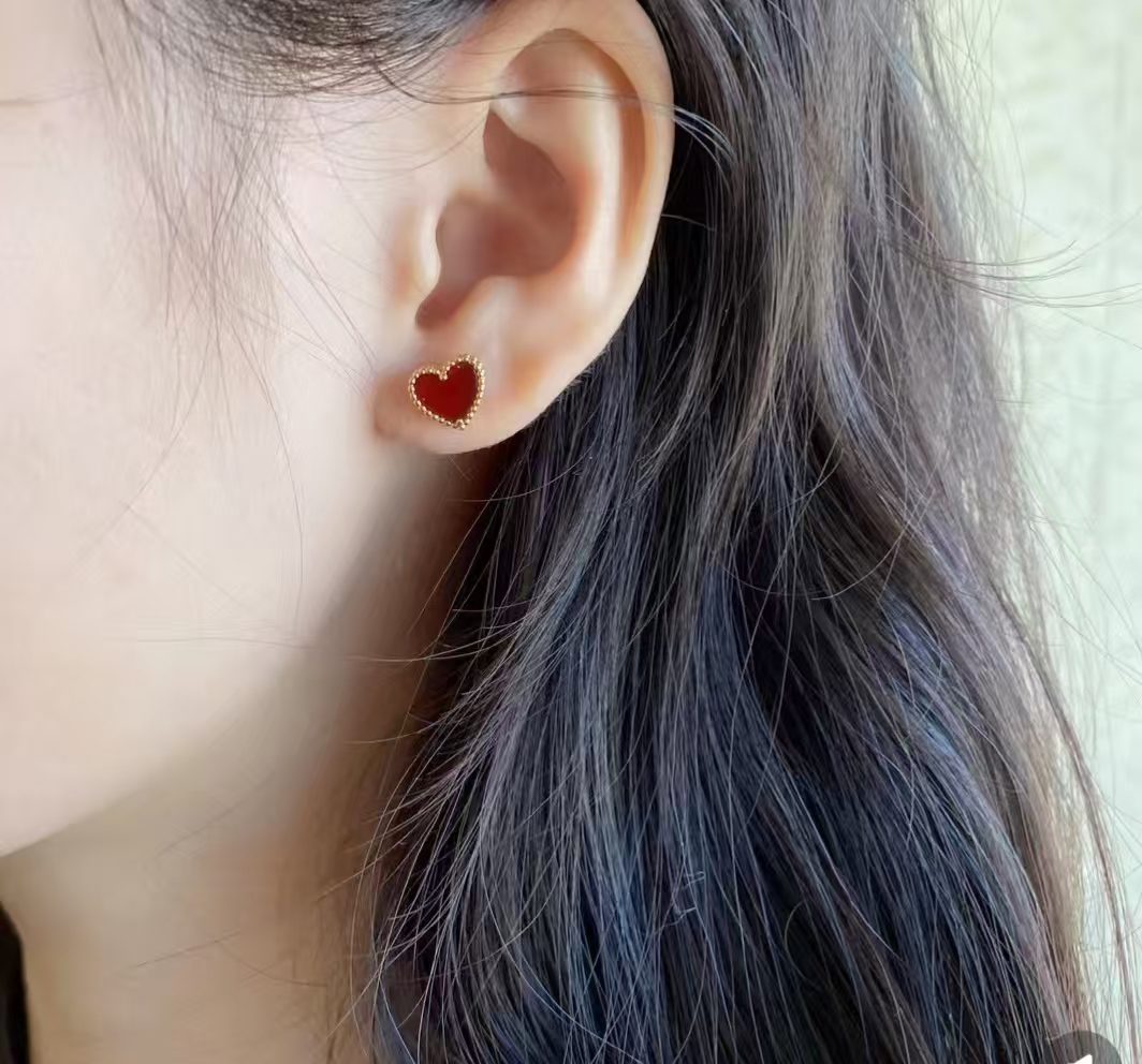 Van Cleef & Arpels Love Earrings view 1