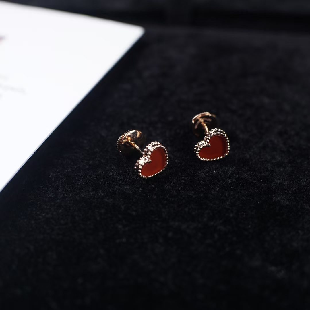 Van Cleef & Arpels Love Earrings view 5
