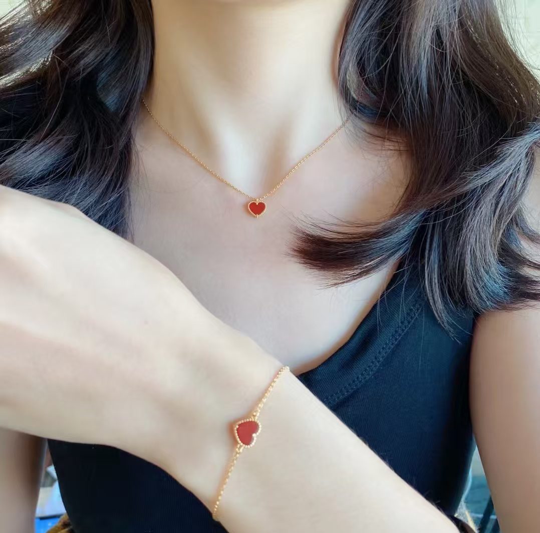 Van Cleef & Arpels Love necklace view 1